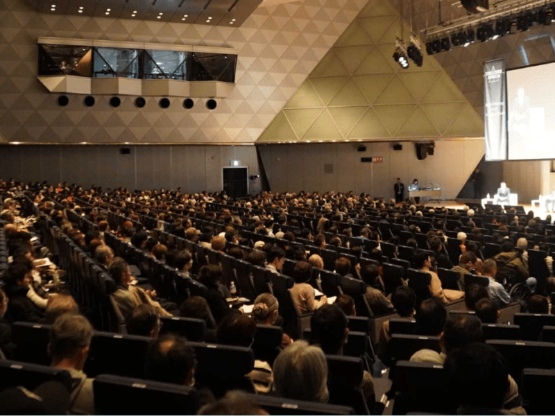 神谷代表、ミアシャイマー教授と対談