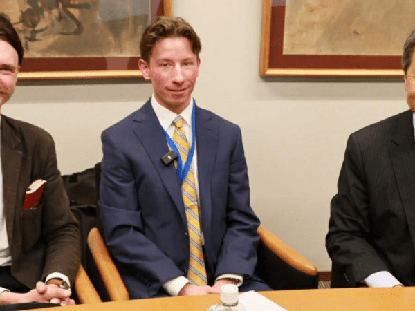 アリゾナからジャーナリズム科の学生が訪問