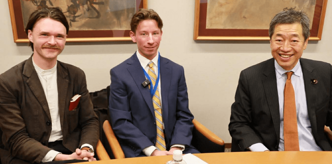 アリゾナからジャーナリズム科の学生が訪問