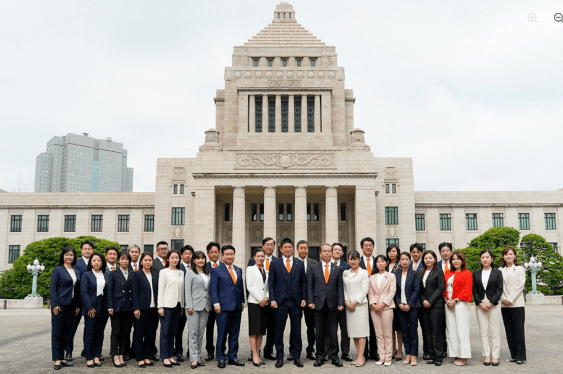 議事堂前に全員集合