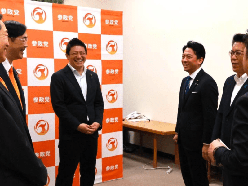 防衛大臣、副大臣、政務官がおいでになりました