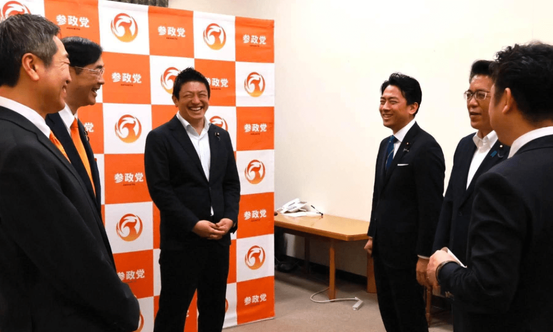 防衛大臣、副大臣、政務官がおいでになりました